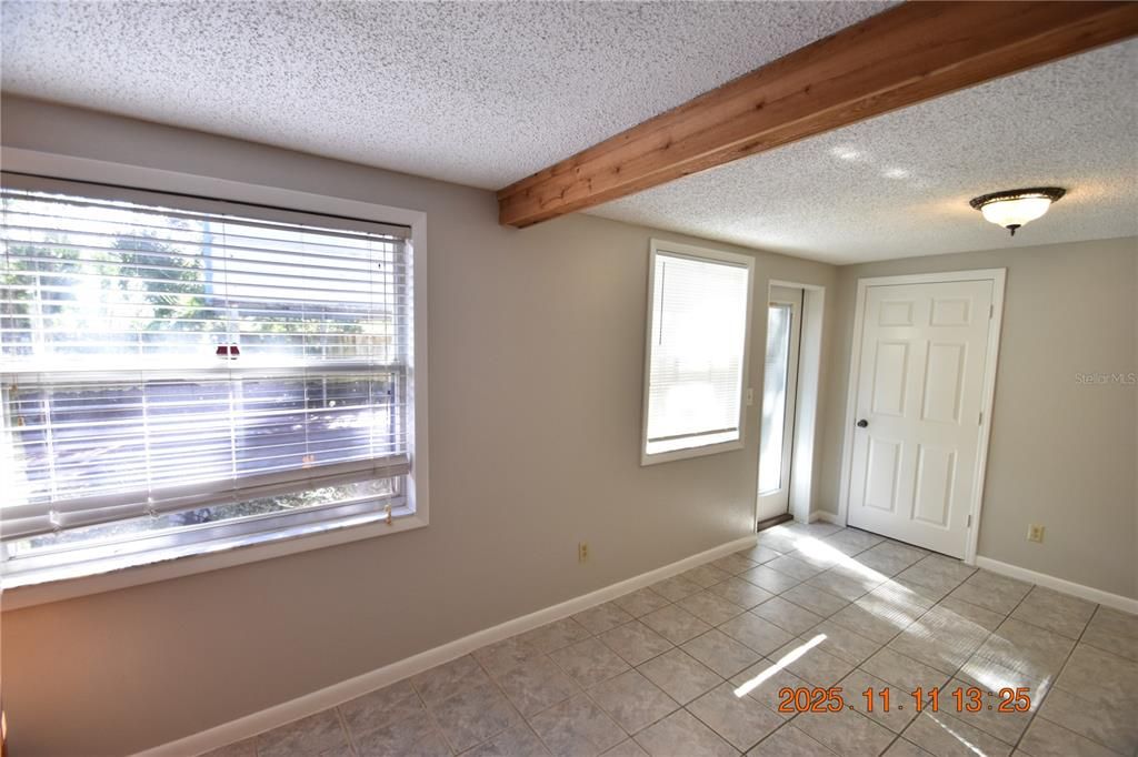 Empty room, Interior, Wooden Beams