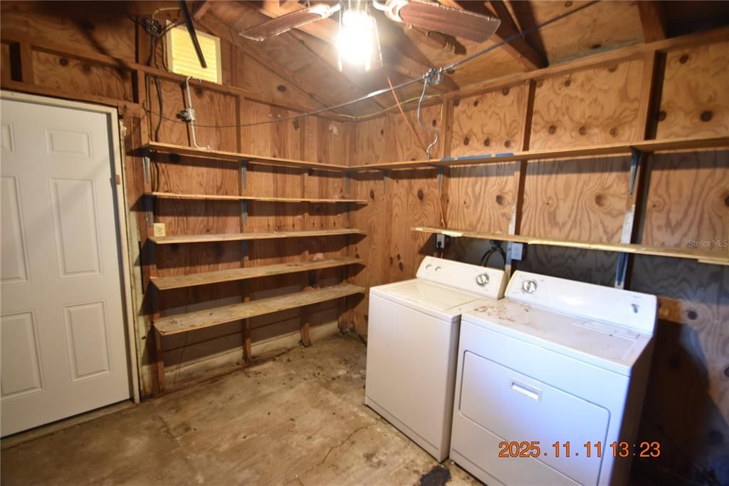 Interior, Washer, Wooden Ceilings, Wooden Walls