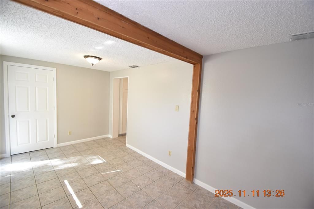 Empty room, Interior