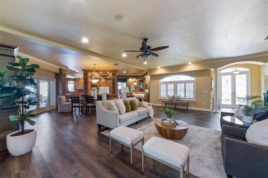 Dining room, Interior, Living room, Pendant Lights, Recessed Lighting, Wood Texture Flooring