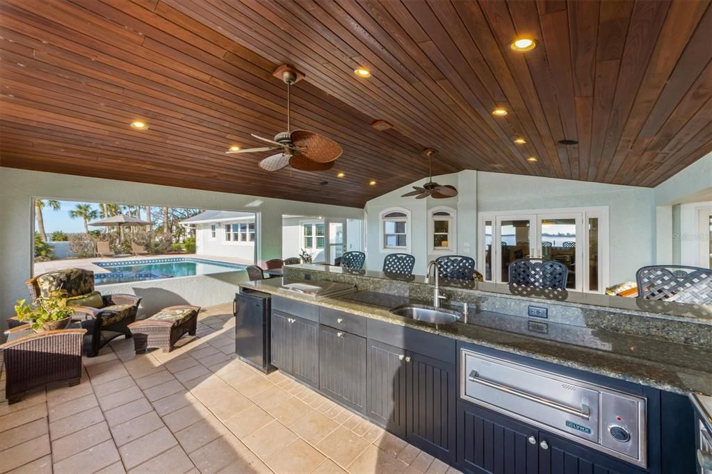 Exterior, Outdoor Kitchen, Pool