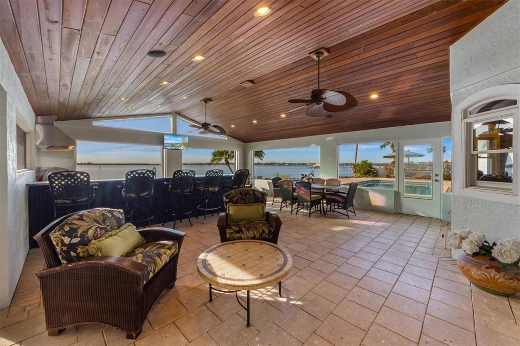 Dining room, Exterior, Recessed Lighting, Water