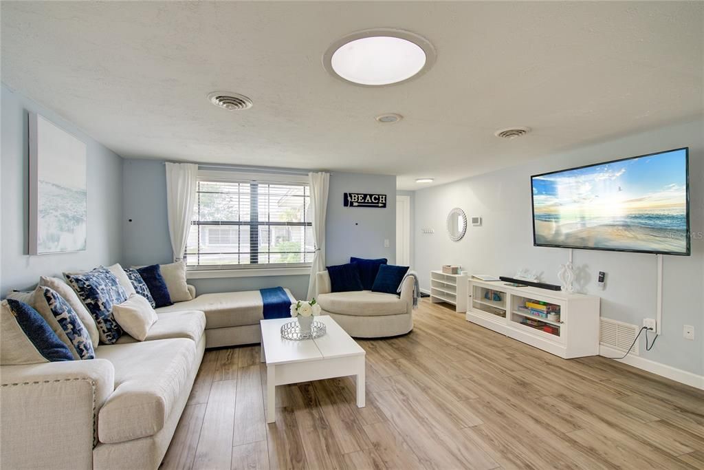 Interior, Living room, Recessed Lighting, Wood Texture Flooring