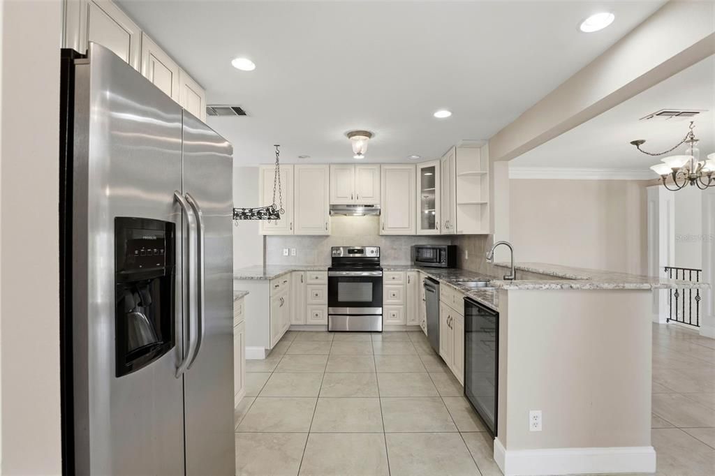 Chandelier, Interior, Kitchen, Recessed Lighting, Stainless Steel Appliances