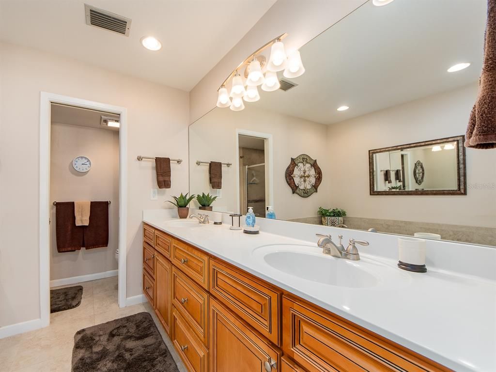 Bathroom, Dual Sink Vanities, Interior, Recessed Lighting