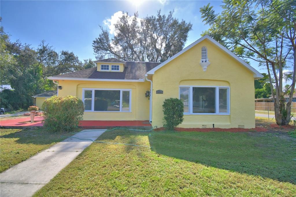 Backyard, Exterior, Facade, Ranch