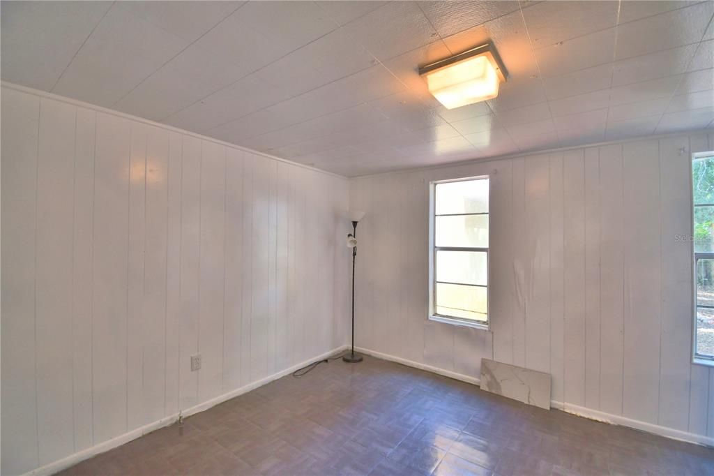 Empty room, Interior