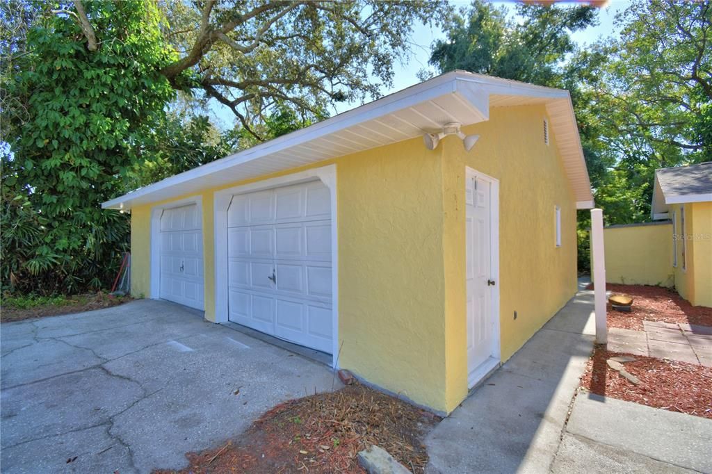 Detached Garage, Exterior
