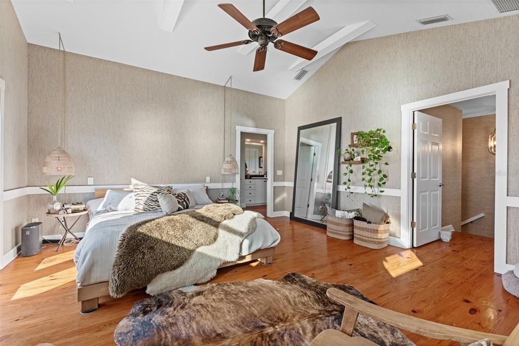 Bedroom, Interior, Pendant Lights, Wood Texture Flooring