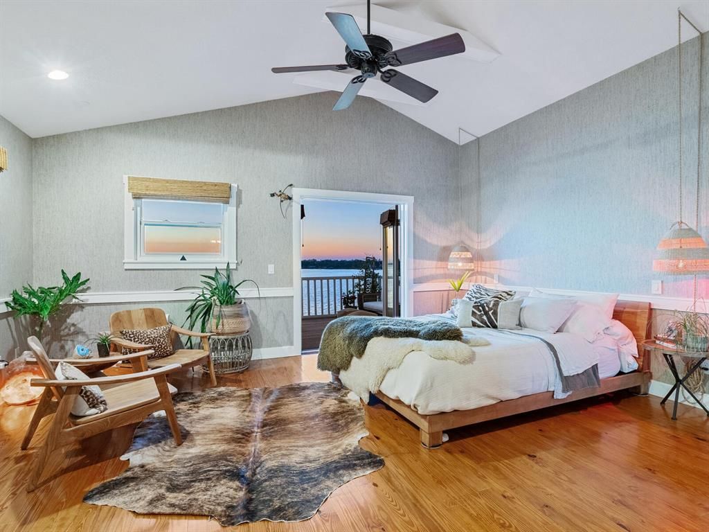 Bedroom, Interior, Recessed Lighting, Water, Wood Texture Flooring