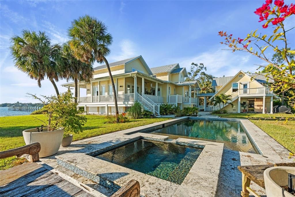 Exterior, Pool, Water