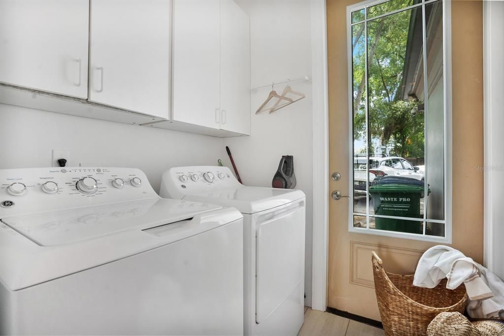 Interior, Washer, Wood Texture Flooring