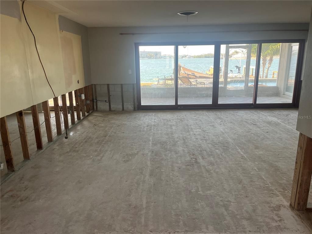 Empty room, Interior, Water