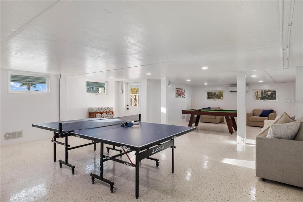 Billiard Table, Game Room, Interior, Recessed Lighting