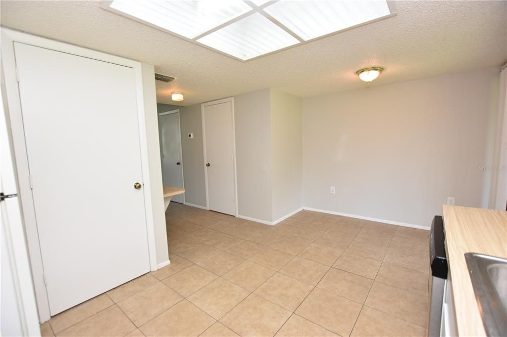 Empty room, Interior