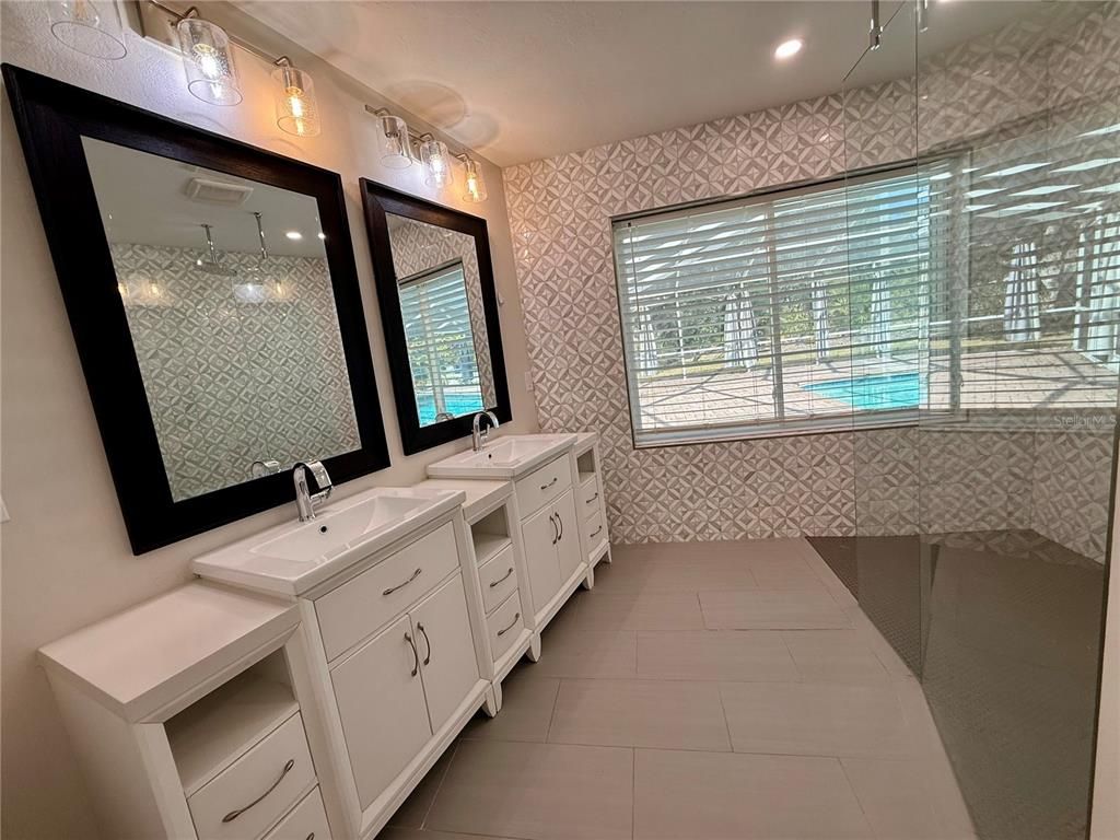 Bathroom, Dual Sink Vanities, Interior, Recessed Lighting