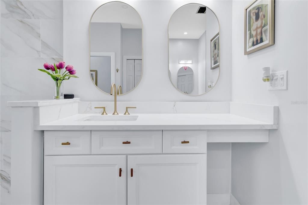 Bathroom, Dual Sink Vanities, Interior, Recessed Lighting