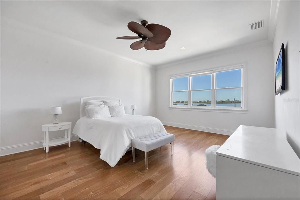 Bedroom, Interior, Recessed Lighting, Water, Wood Texture Flooring