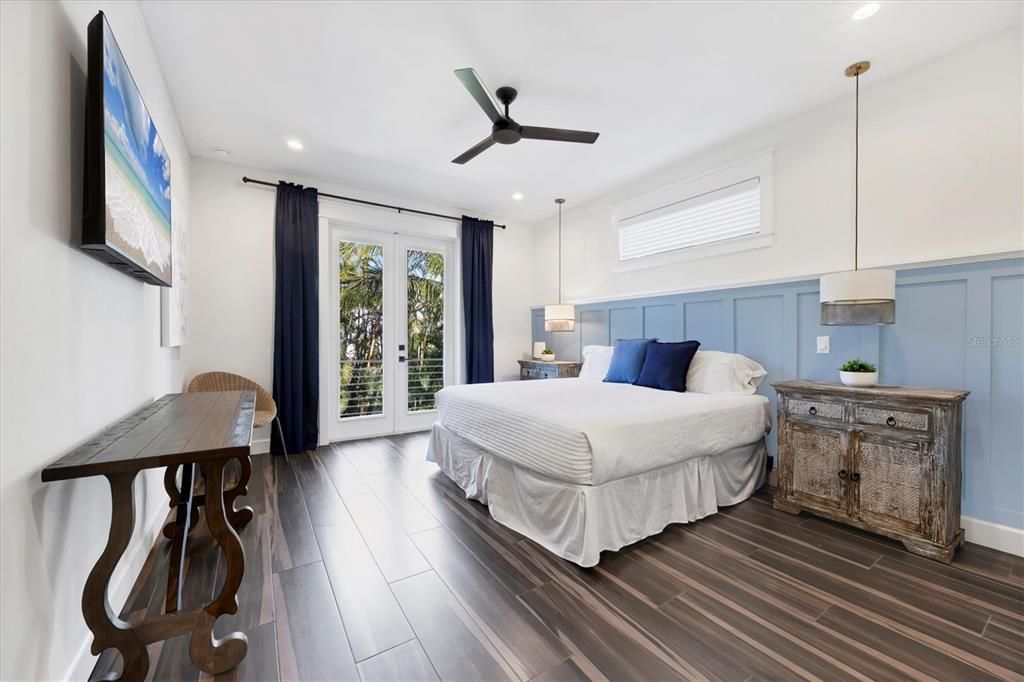 Bedroom, Interior, Pendant Lights, Recessed Lighting, Wood Texture Flooring