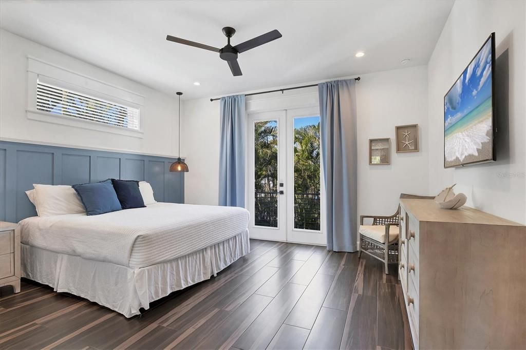 Bedroom, Interior, Pendant Lights, Recessed Lighting, Wood Texture Flooring