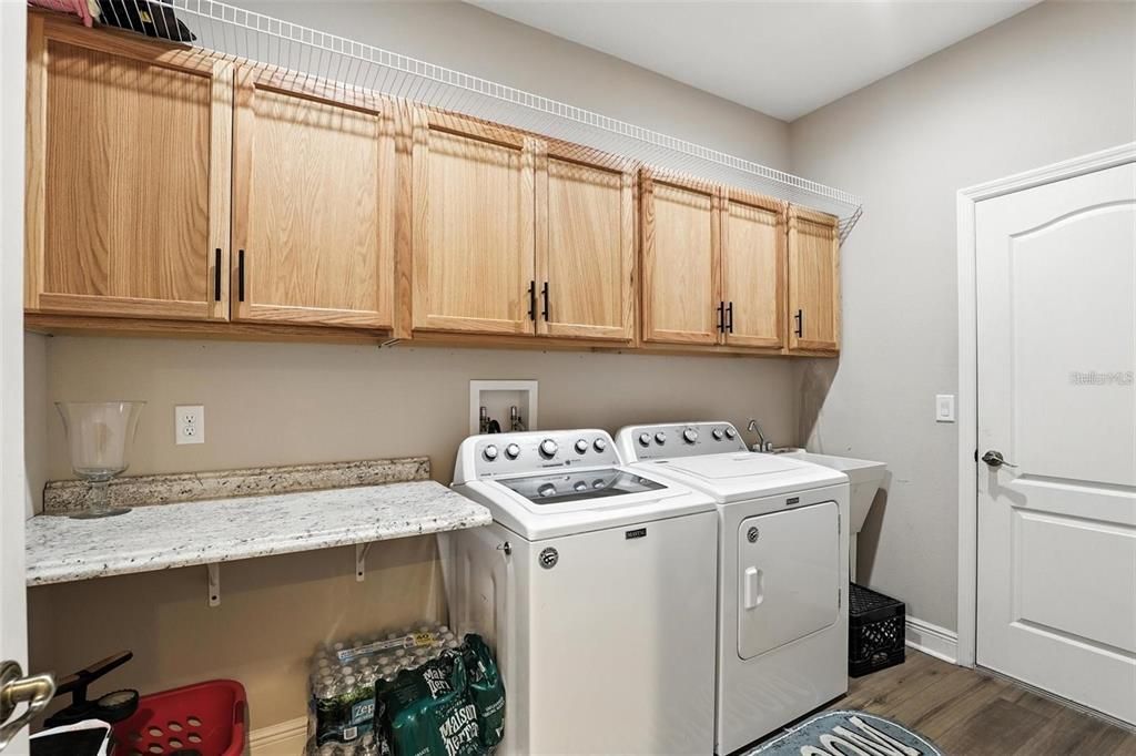 Interior, Washer, Wood Texture Flooring
