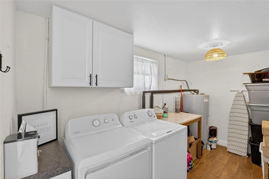 Interior, Washer, Wood Texture Flooring