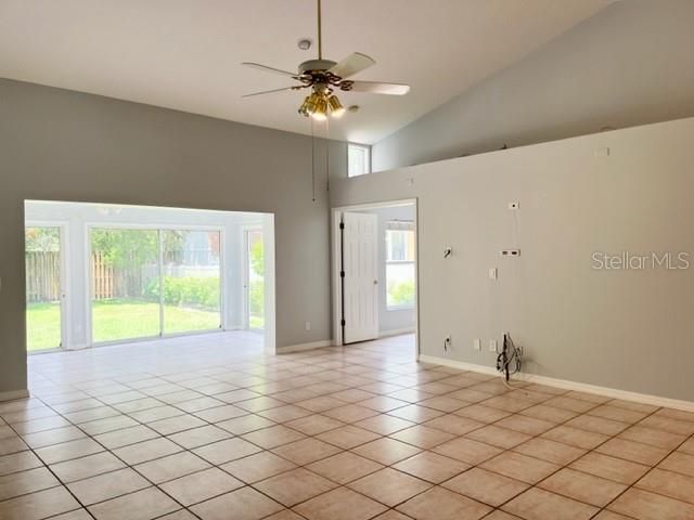 Empty room, Interior