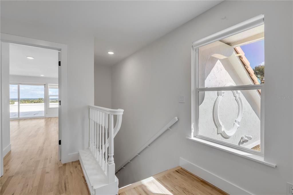 Interior, Recessed Lighting, Water, Wood Texture Flooring