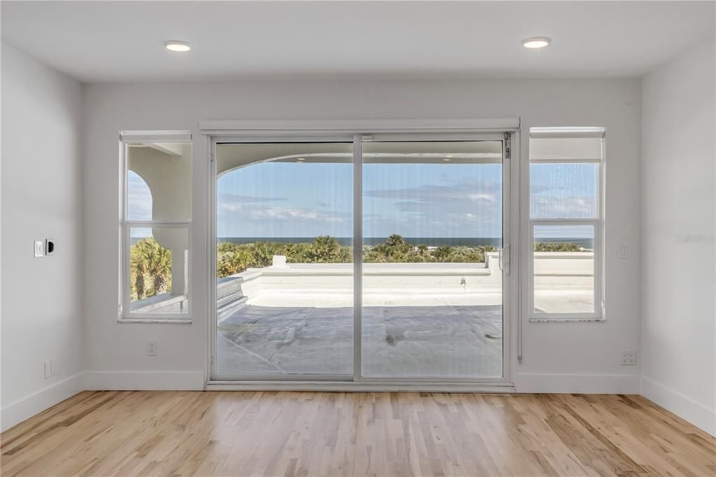 Empty room, Interior, Recessed Lighting, Water, Wood Texture Flooring