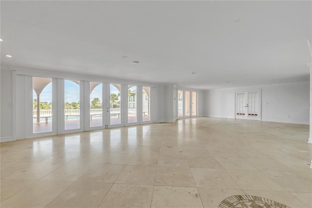 Empty room, Interior, Recessed Lighting