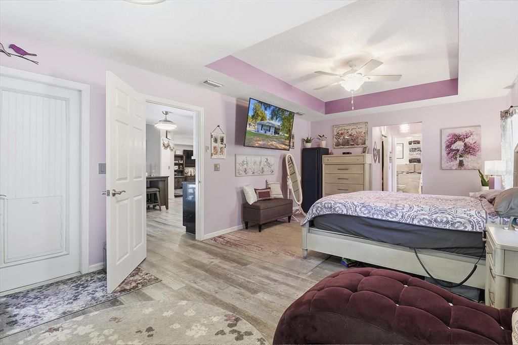 Bedroom, Interior, Pendant Lights, Wood Texture Flooring