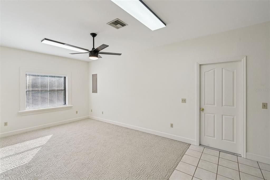 Empty room, Interior