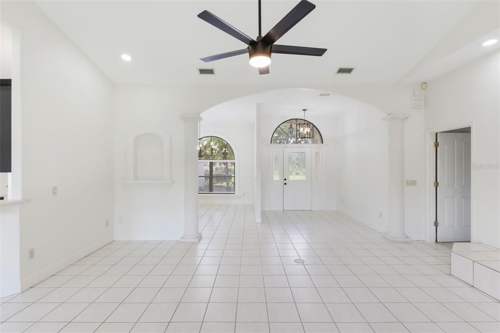 Empty room, Interior, Recessed Lighting