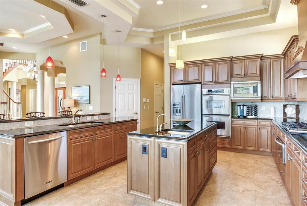 Interior, Kitchen, Pendant Lights, Recessed Lighting, Stainless Steel Appliances