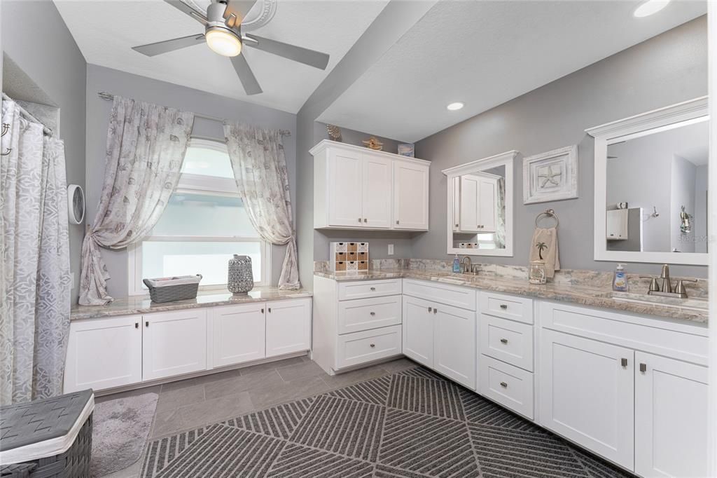Bathroom, Dual Sink Vanities, Interior, Recessed Lighting