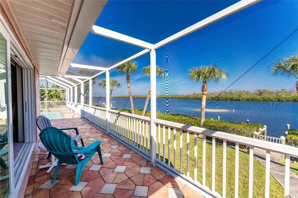 Exterior, Interior, Sun Room, Water