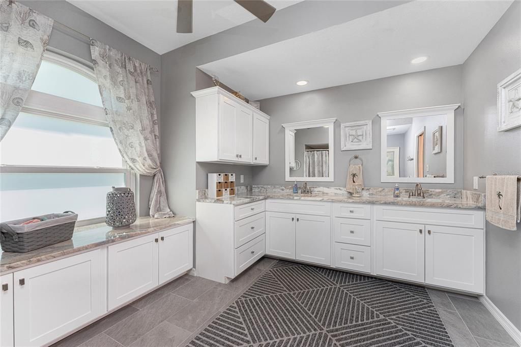 Bathroom, Dual Sink Vanities, Interior, Recessed Lighting