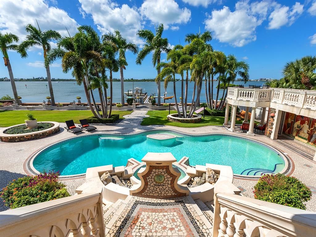 Exterior, Pool, Water