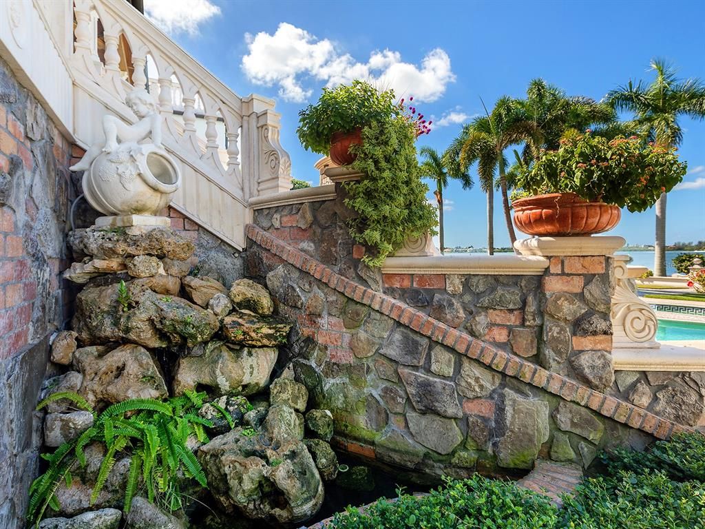 Exterior, Outdoor Kitchen, Pool, Water