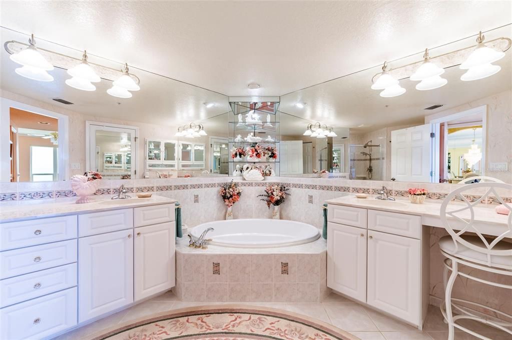 Bathroom, Dual Sink Vanities, Interior