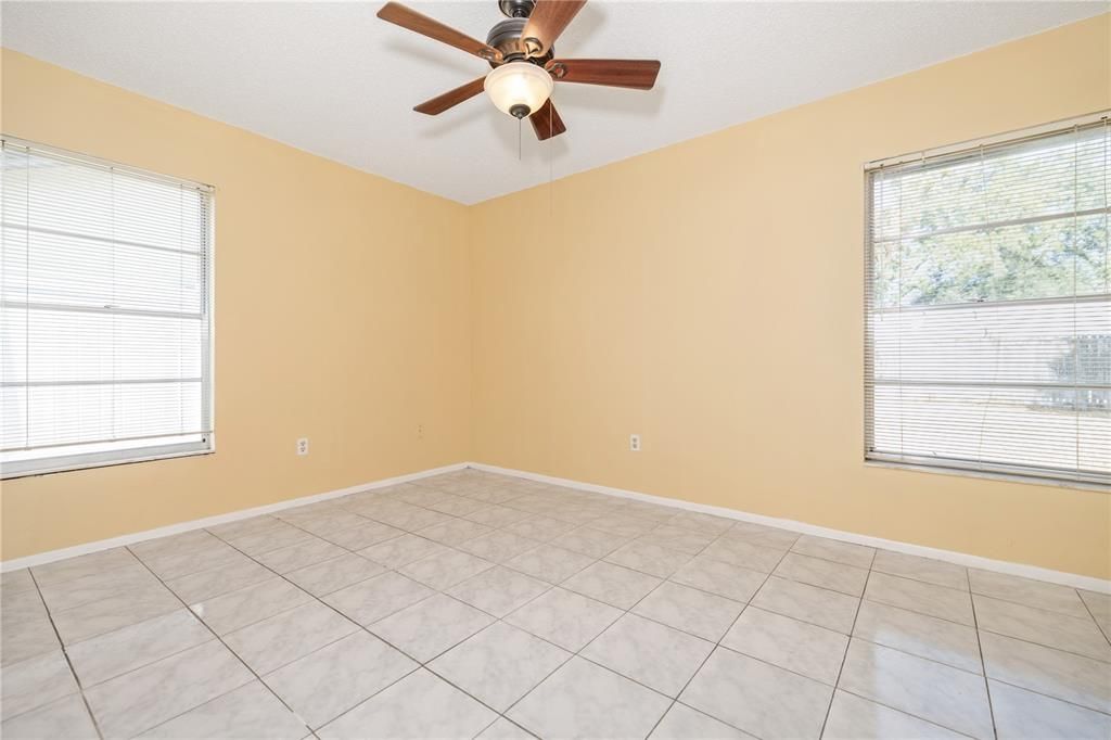 Empty room, Interior