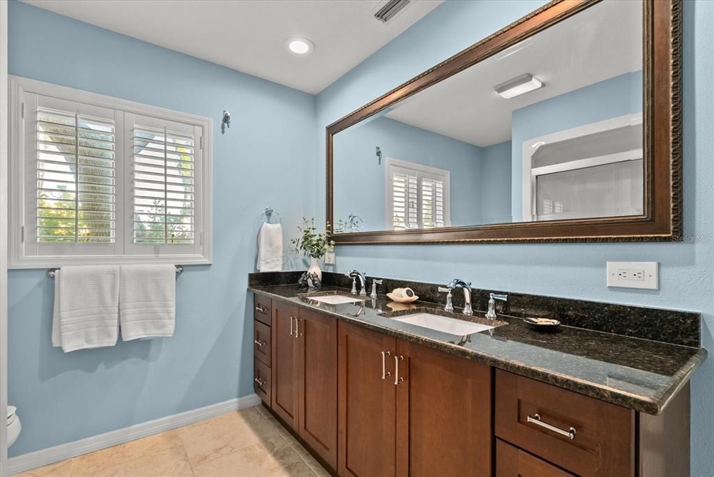 Bathroom, Dual Sink Vanities, Interior, Recessed Lighting