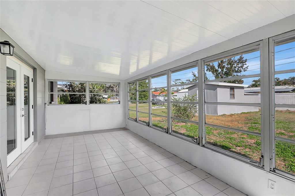 Empty room, Interior, Sun Room, Water
