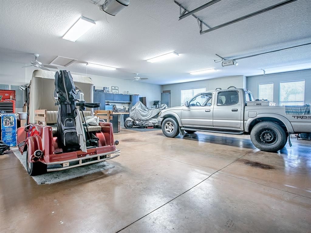 Garage, Interior