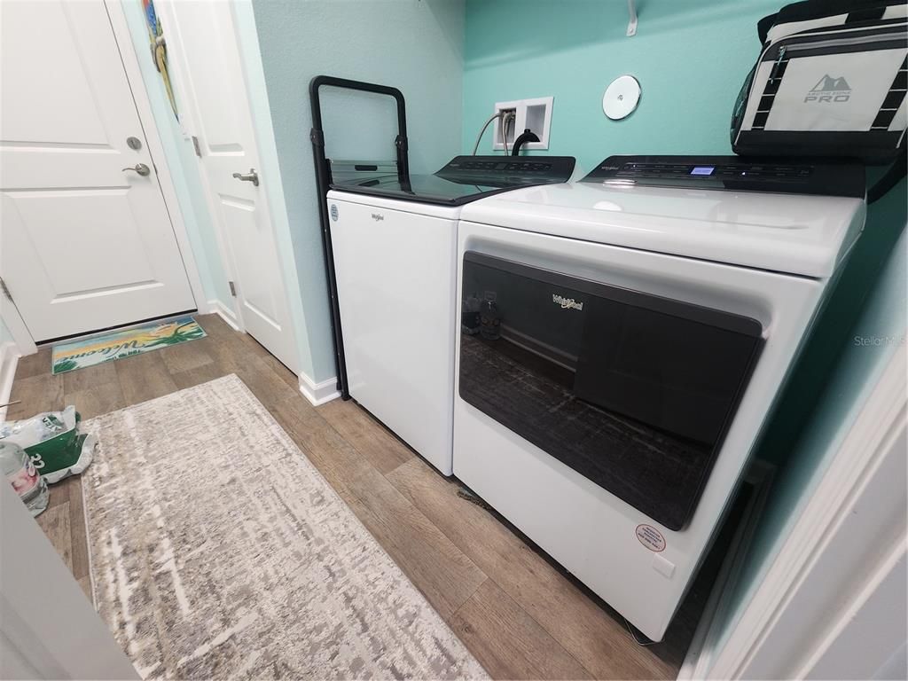 Interior, Washer, Wood Texture Flooring