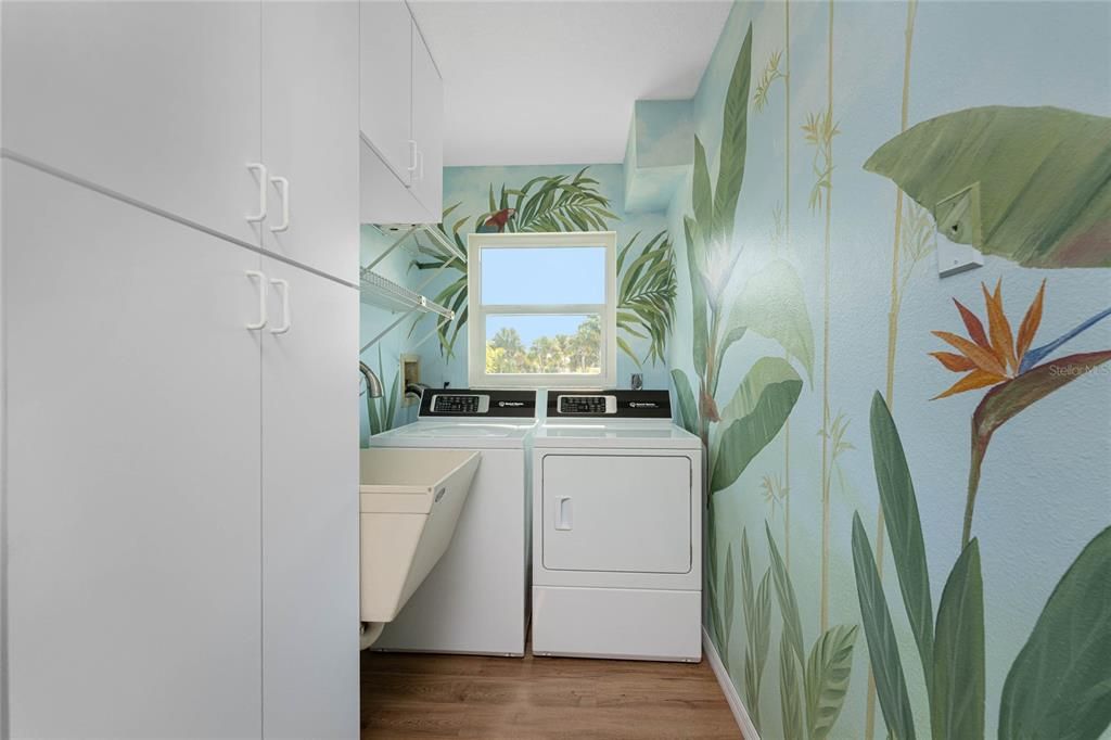 Interior, Washer, Wood Texture Flooring