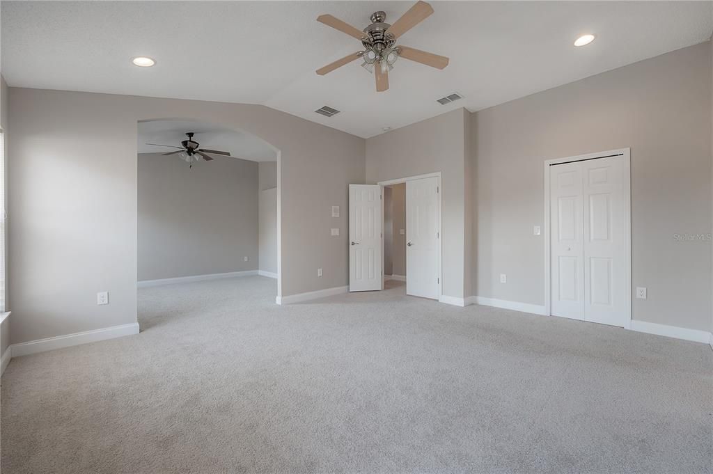 Empty room, Interior, Recessed Lighting