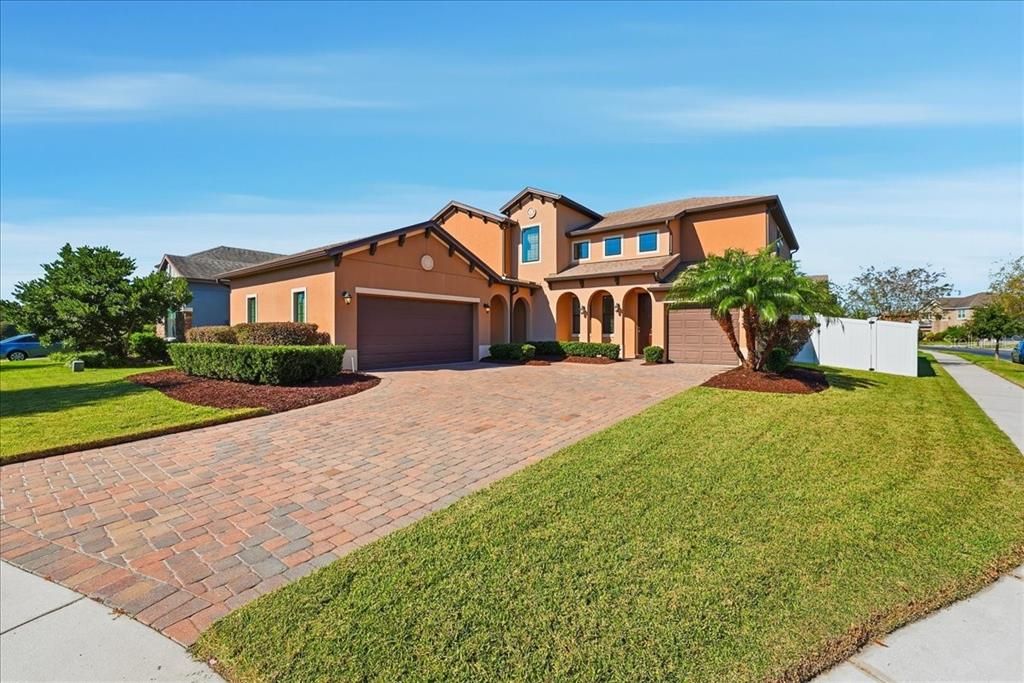 Attached, Exterior, Facade, Mediterranean