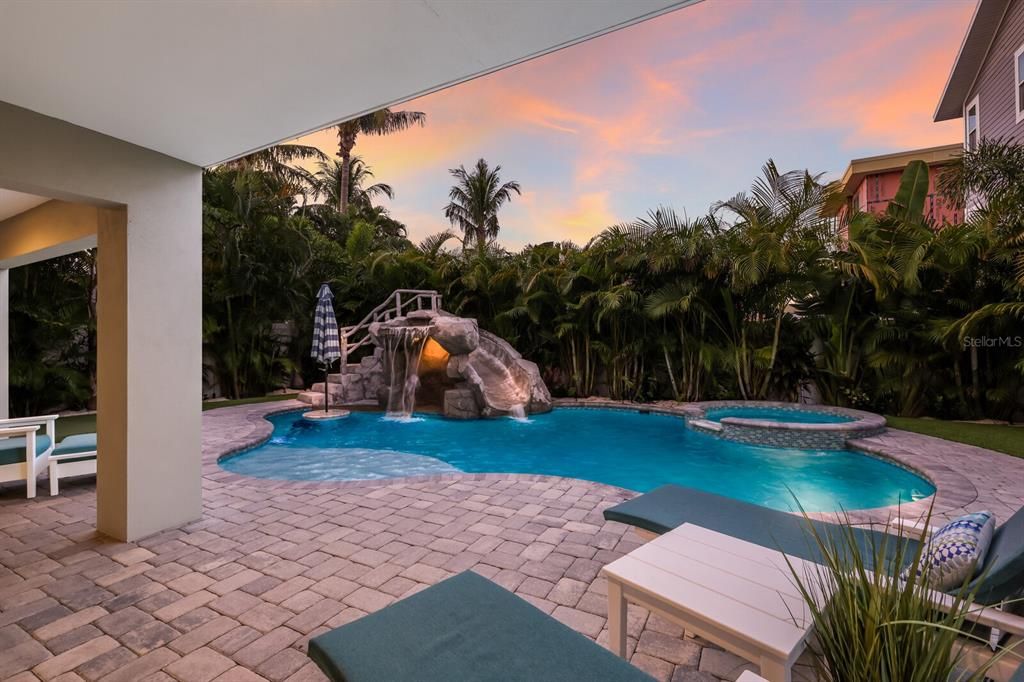 Exterior, Playground, Pool