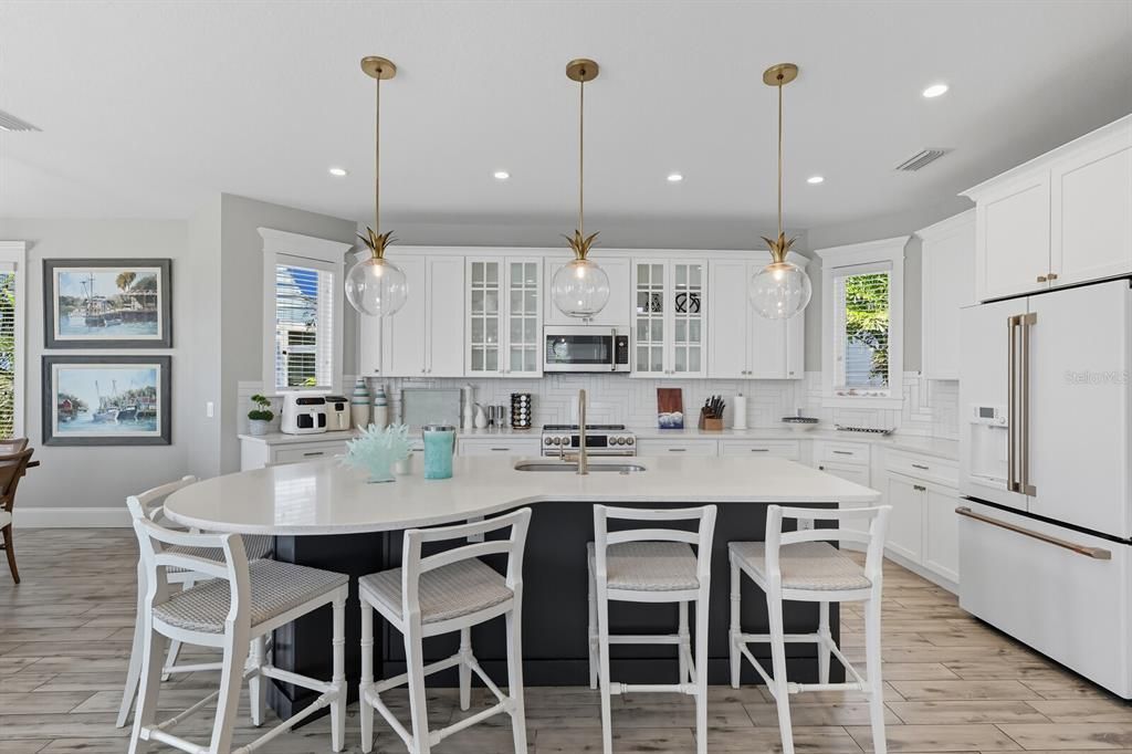 Dining room, Interior, Kitchen, Pendant Lights, Recessed Lighting, Wood Texture Flooring